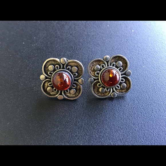 Vintage Jewelry - Sterling Silver & Amber studs